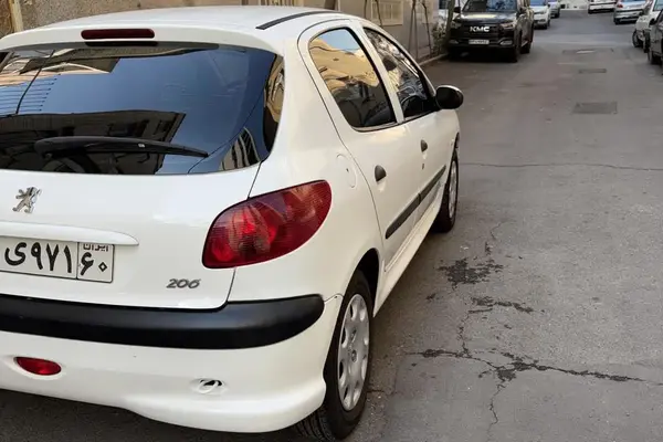 پژو، 206