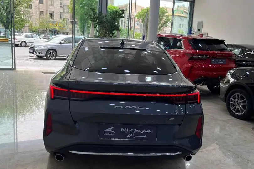 کی ام سی،  J7