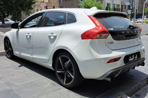 ولوو، V40