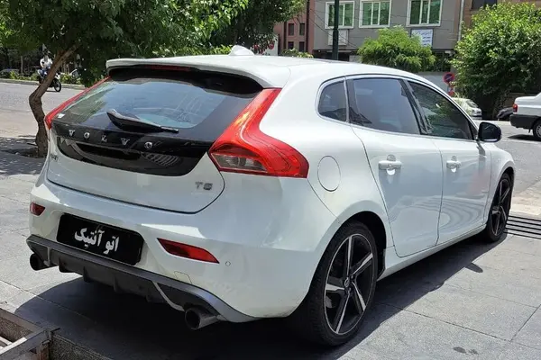 ولوو، V40