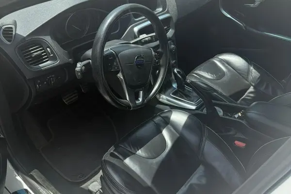 ولوو، V40