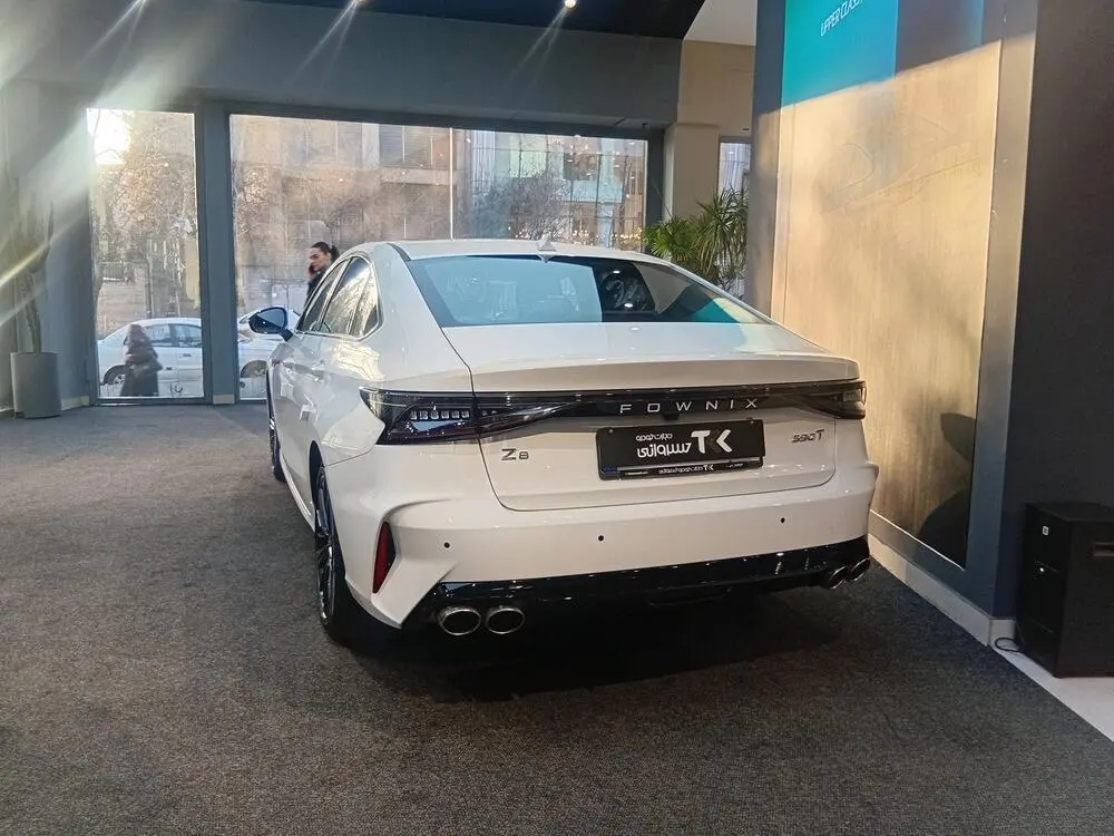 فونیکس،  آریزو 8 (Z8)