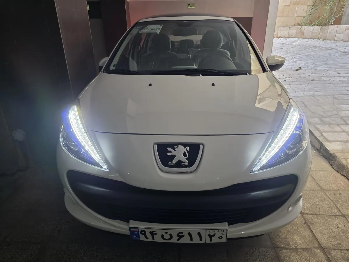 پژو،  207