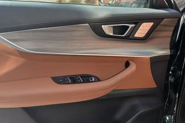 فونیکس، تیگو 8 پرو هیبرید (F8 PRO PHEV)