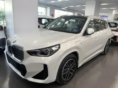 ب ام و، iX1