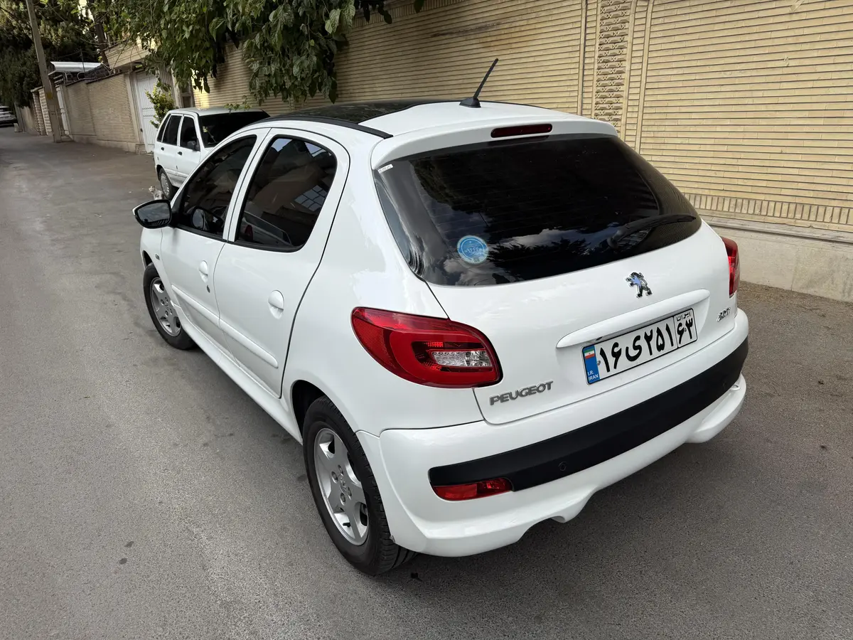 پژو،  207