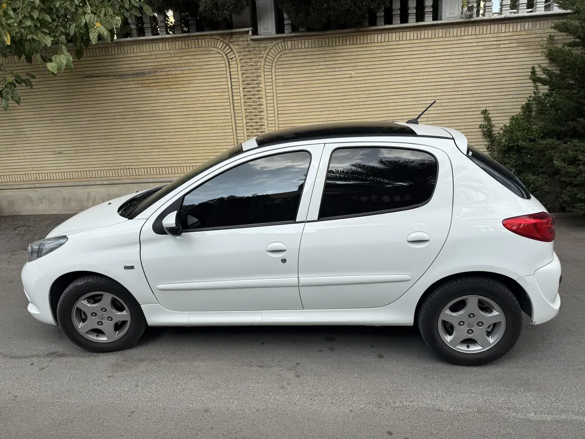 پژو،  207