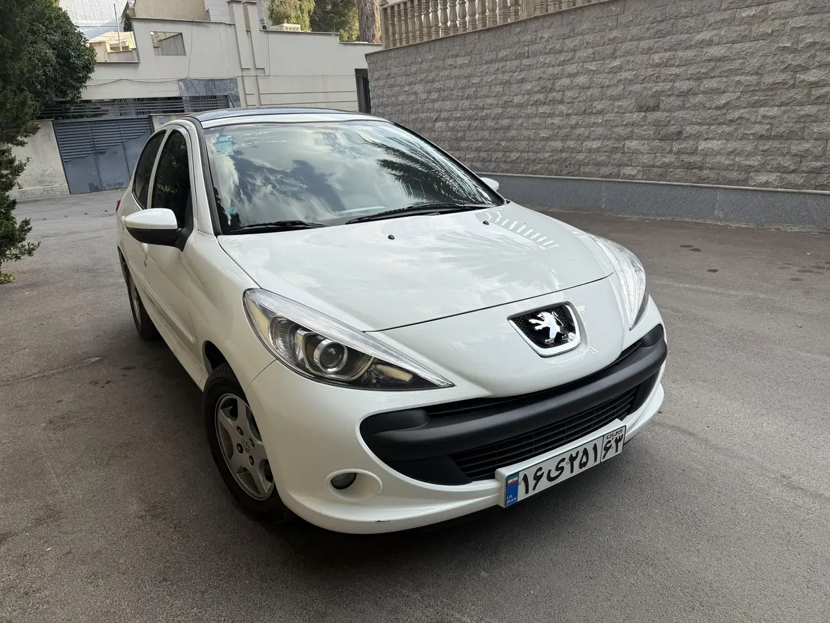 پژو،  207
