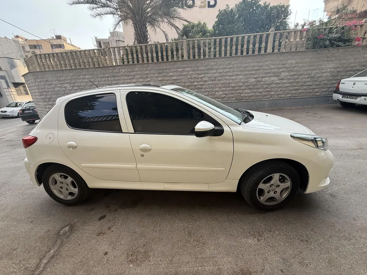 پژو،  207