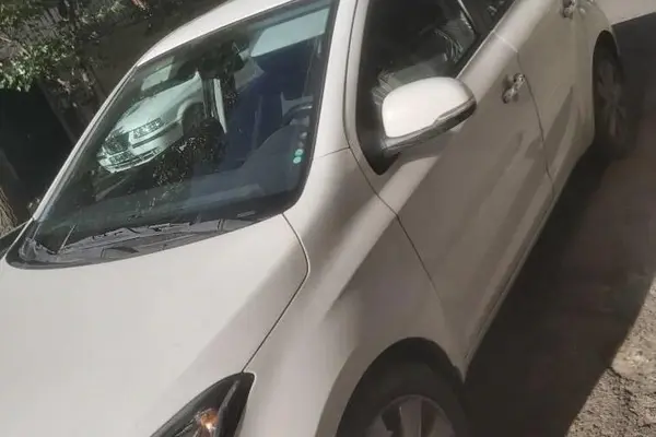 هیوندای  i20