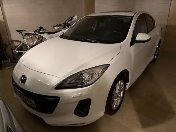 مزدا، 3 نیو صندوق دار