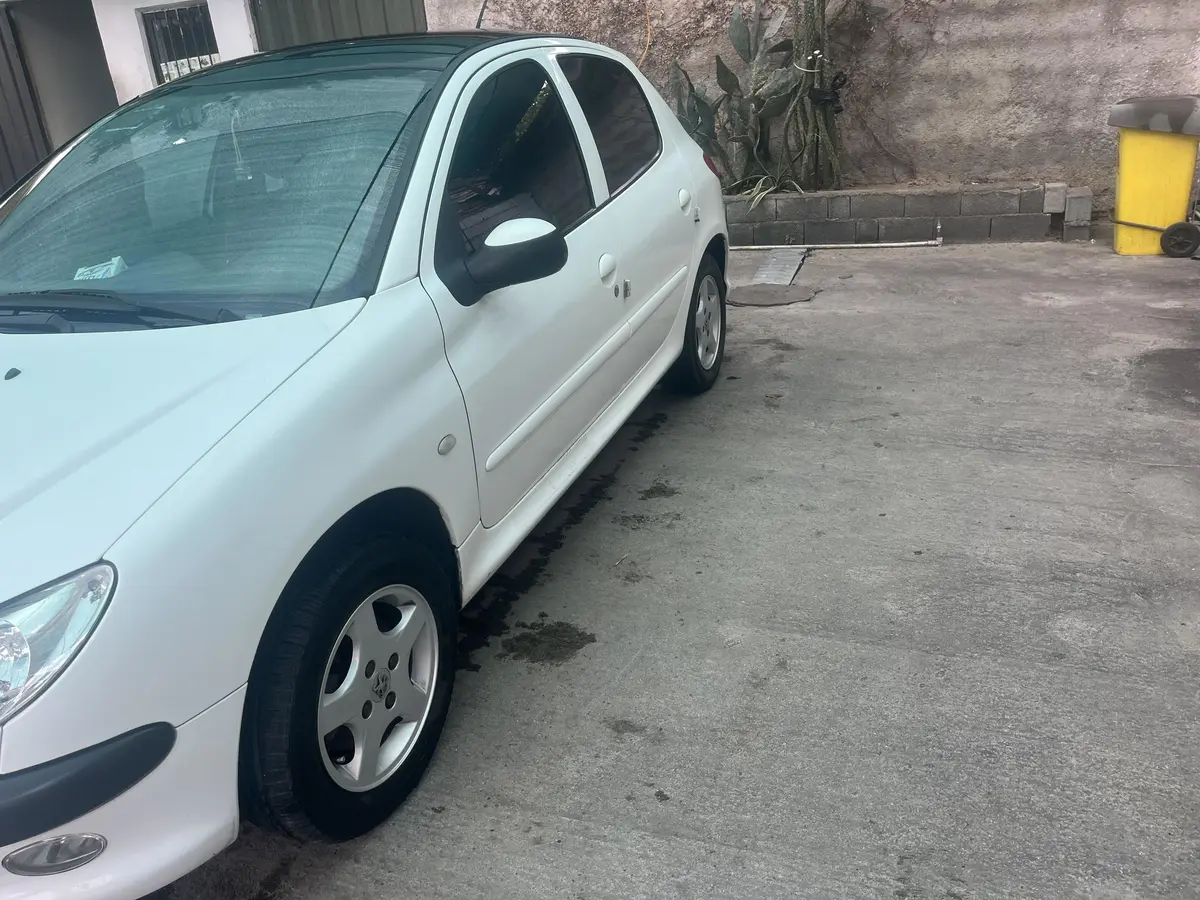 پژو،  206