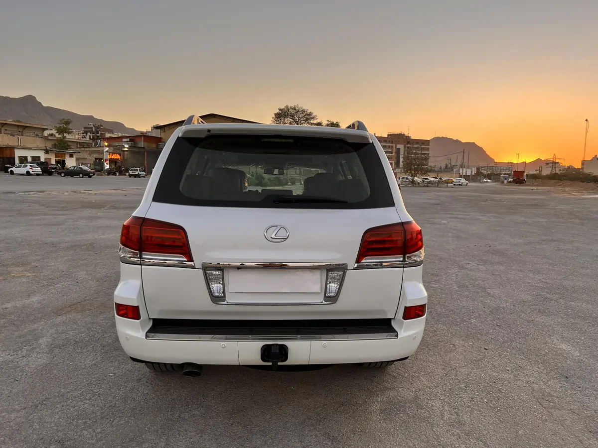 لکسوس،  LX