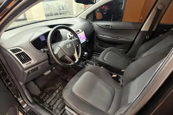 هیوندای  i20