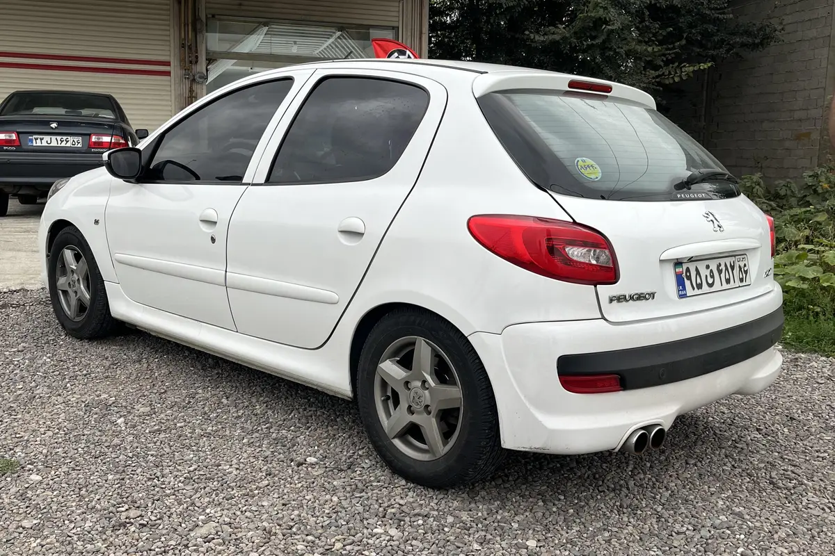 پژو،  207