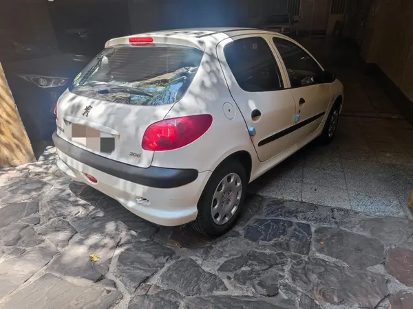 پژو، 206