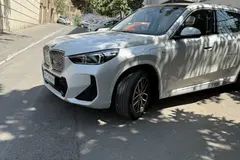 ب ام و، iX1