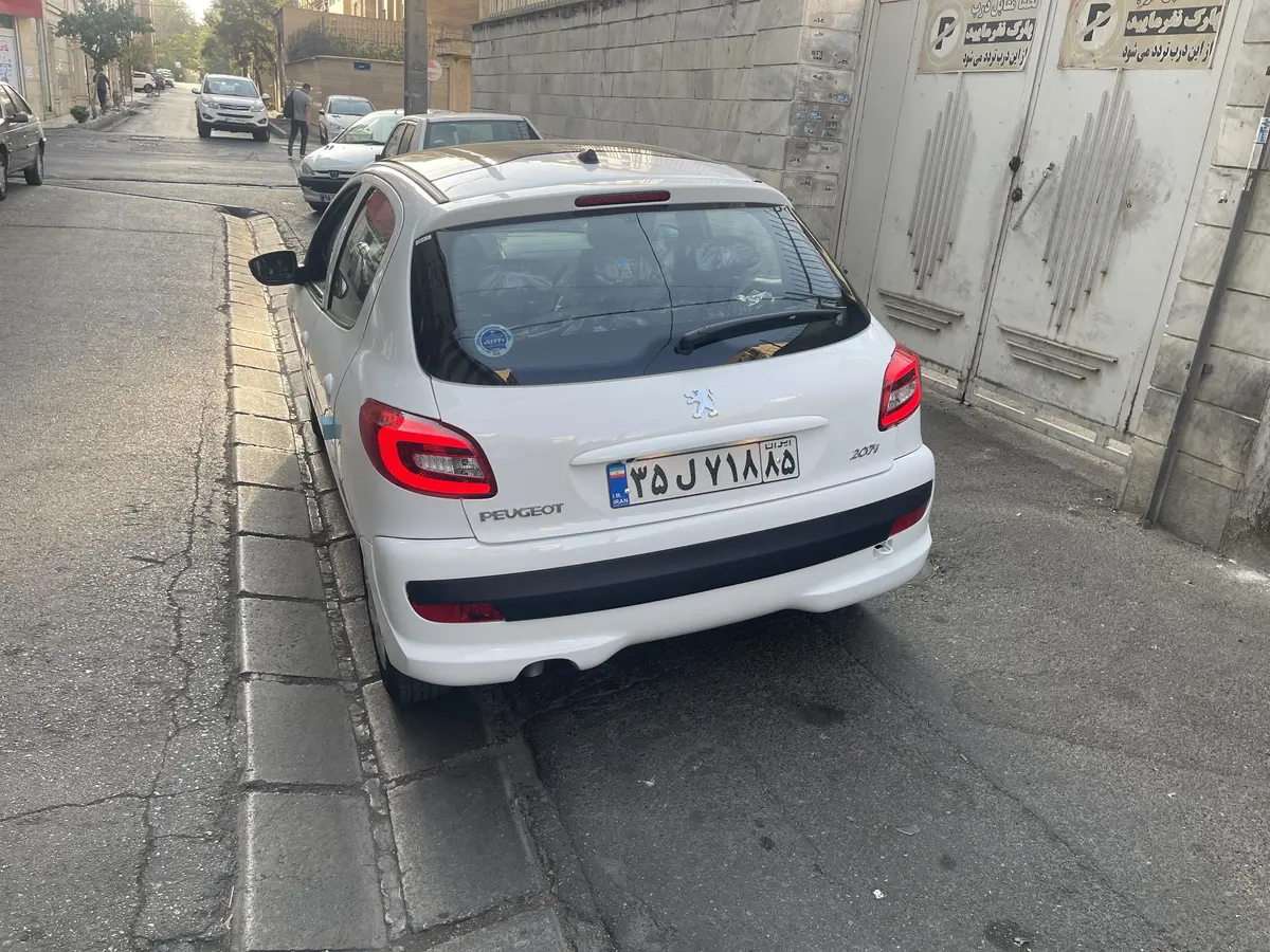 پژو،  207