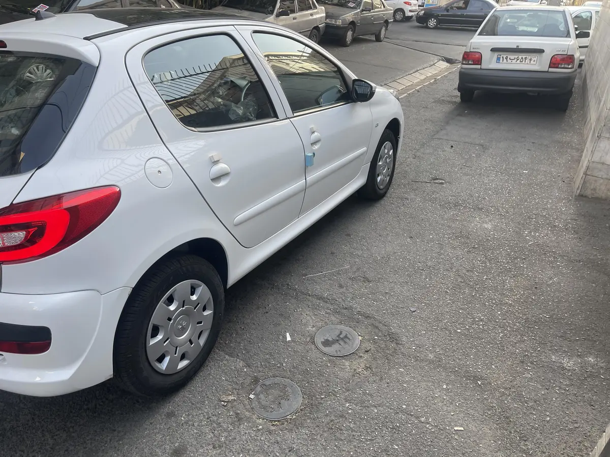 پژو،  207