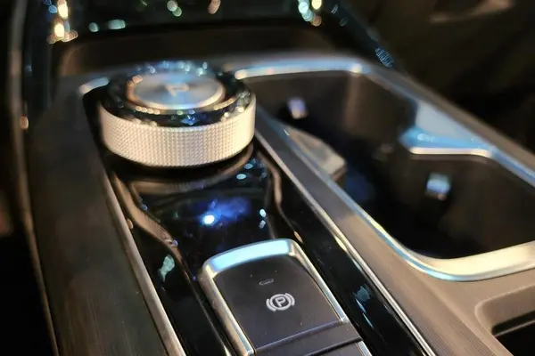 پیش فروش کی ام سی، X5