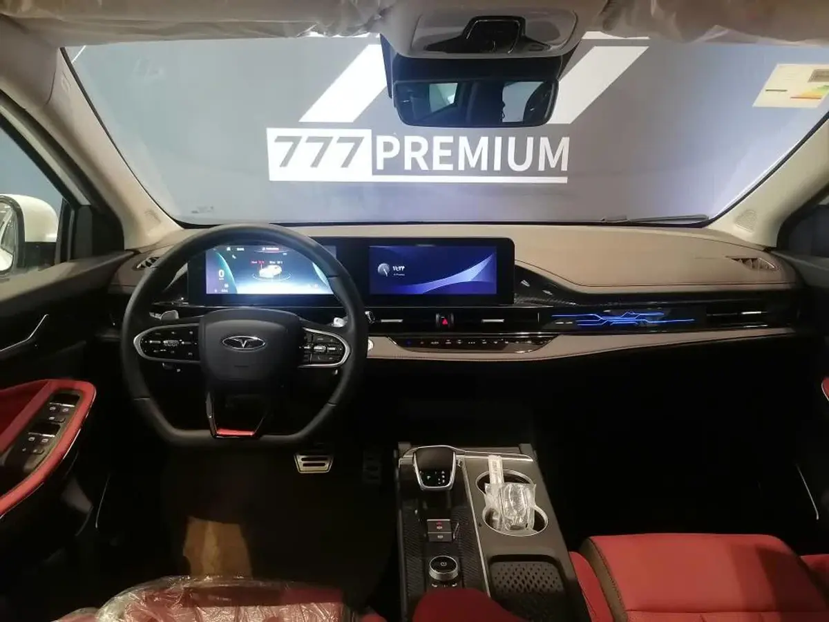 فونیکس،  آریزو 6 جی تی (Z6 GT)