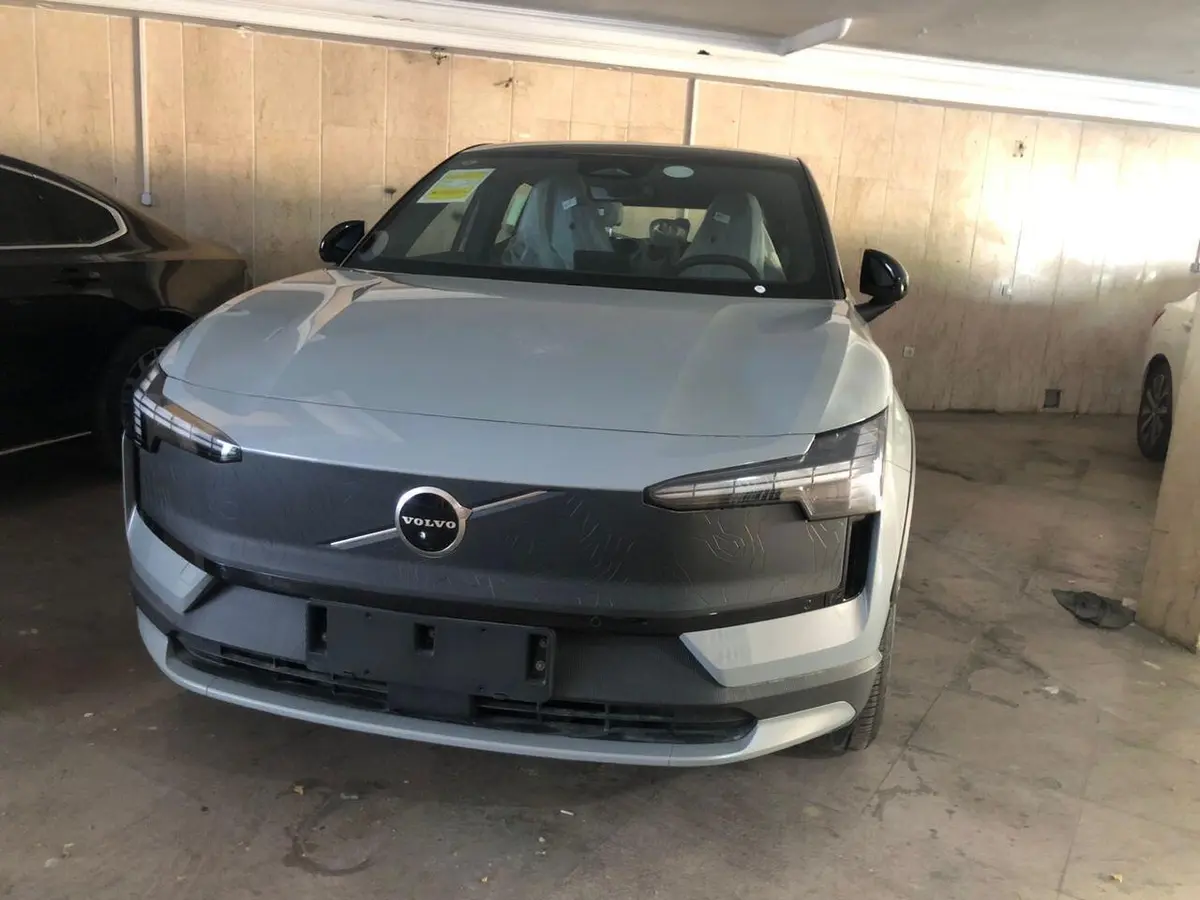 ولوو،  EX30