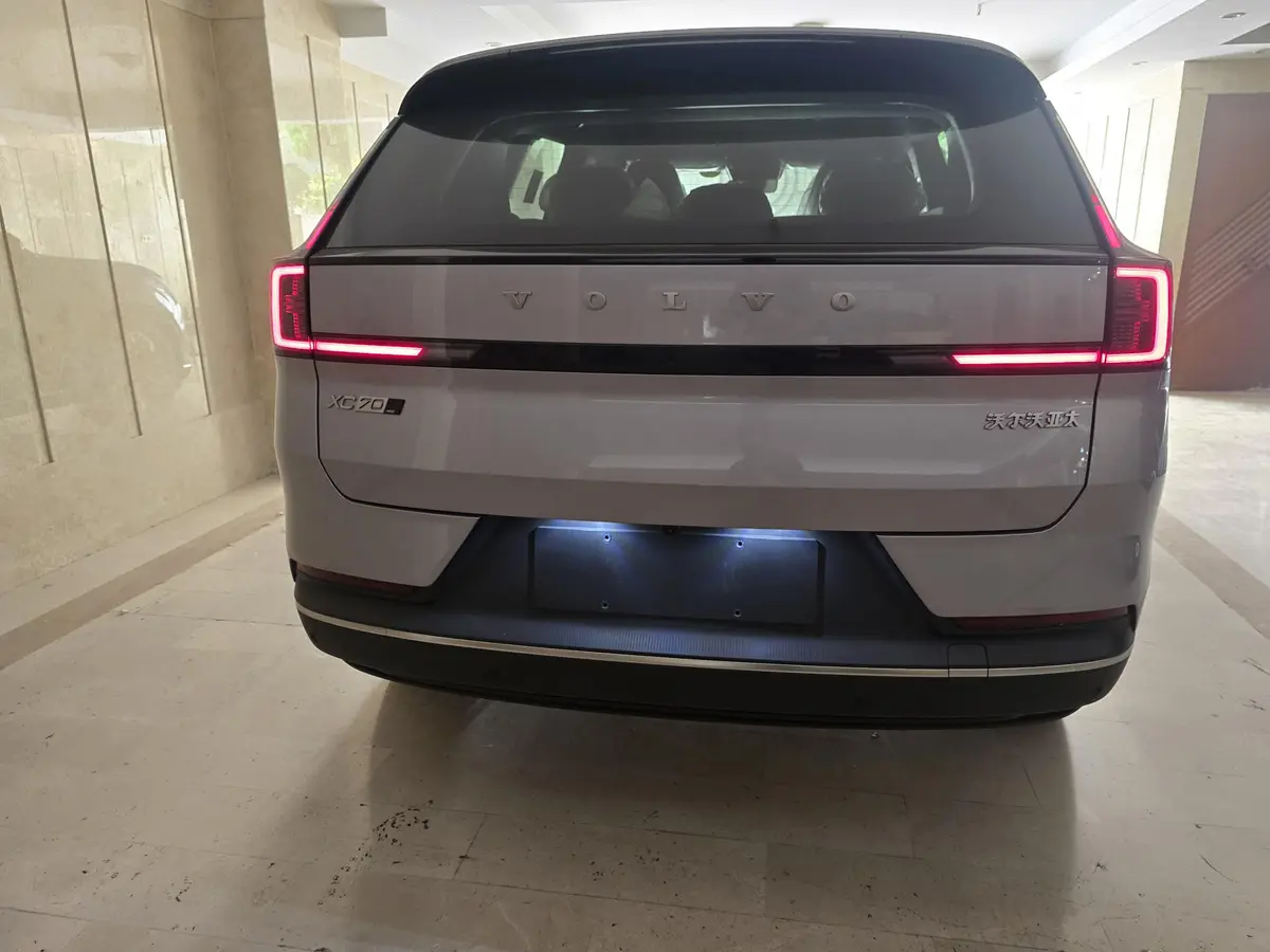 ولوو،  XC70