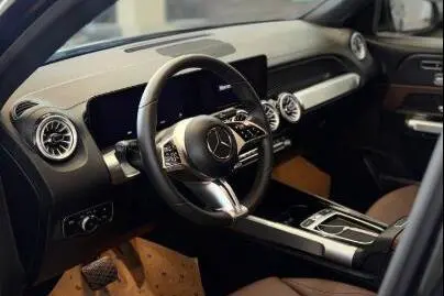 پیش فروش بنز، کلاس EQB