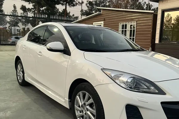 مزدا، 3 نیو صندوق دار