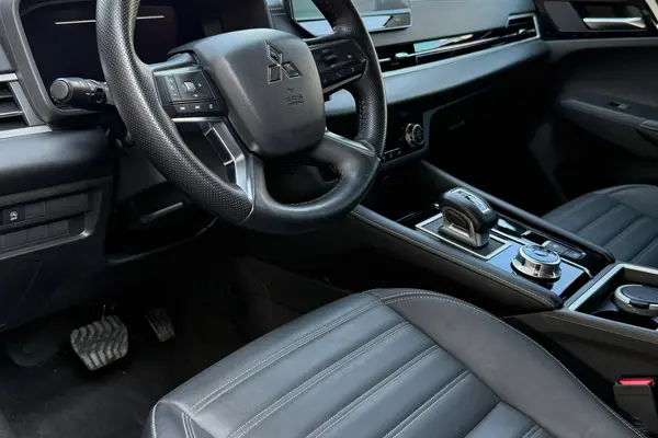 میتسوبیشی، اوتلندر