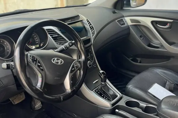 هیوندای  النترا