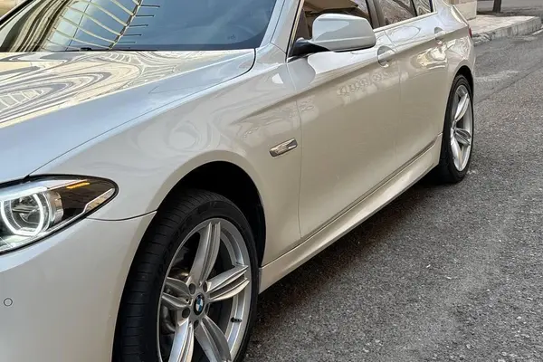 ب ام و، سری 5 سدان