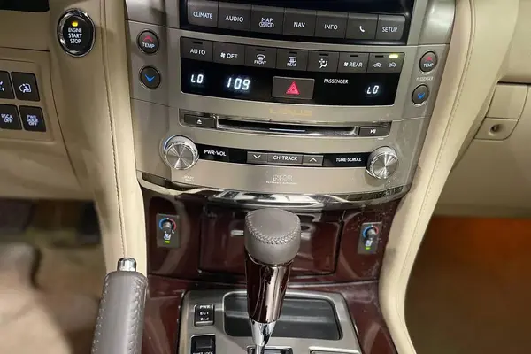 لکسوس  LX