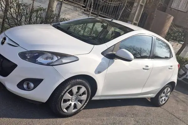 مزدا، 2 هاچ بک