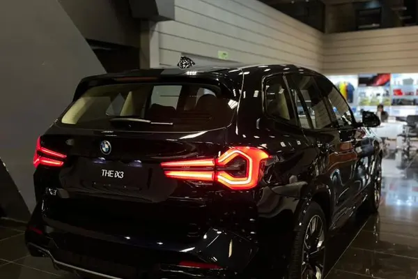 پیش فروش ب ام و، iX3