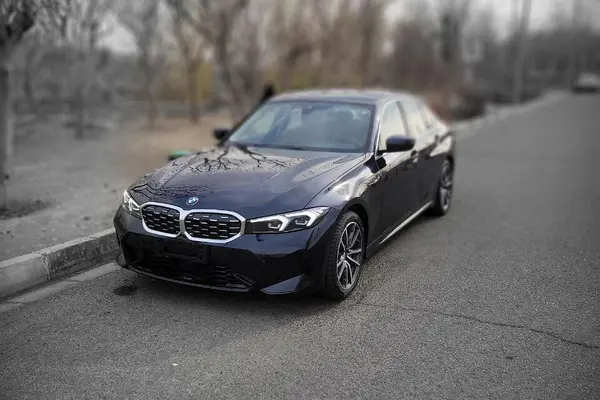 ب ام و، سری 3 سدان