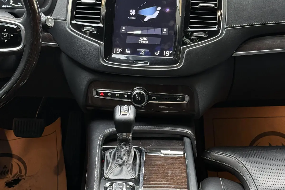 ولوو،  XC90