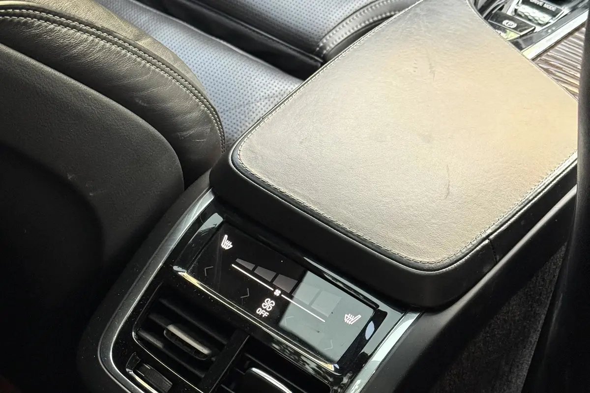 ولوو،  XC90