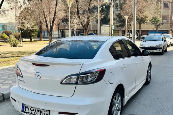 مزدا، 3 نیو صندوق دار