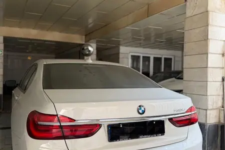 ب ام و سری 7