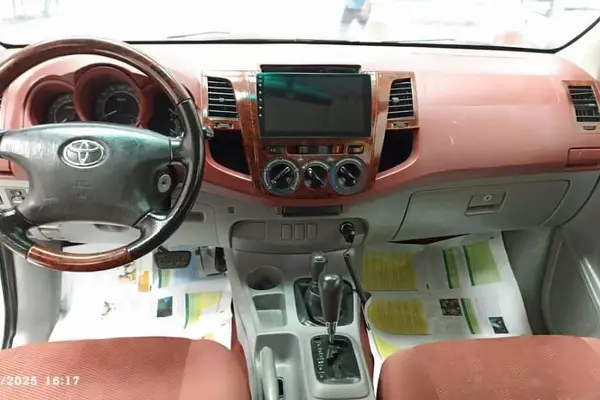 تویوتا، هایلوکس دو کابین