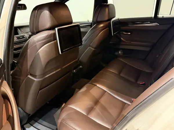 ب ام و، سری 5 سدان