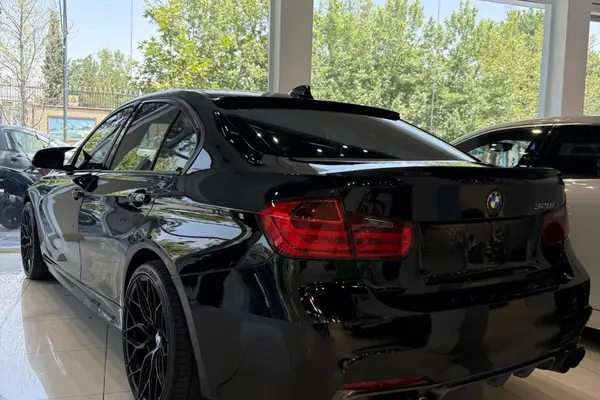 ب ام و، سری 3 سدان