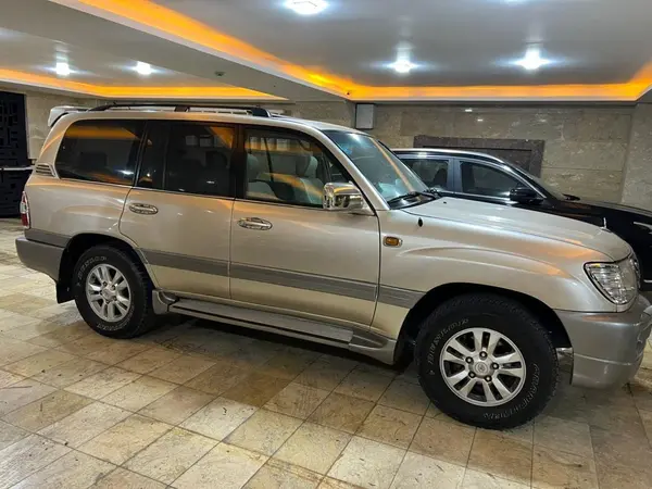 تویوتا، لندکروز چهار در