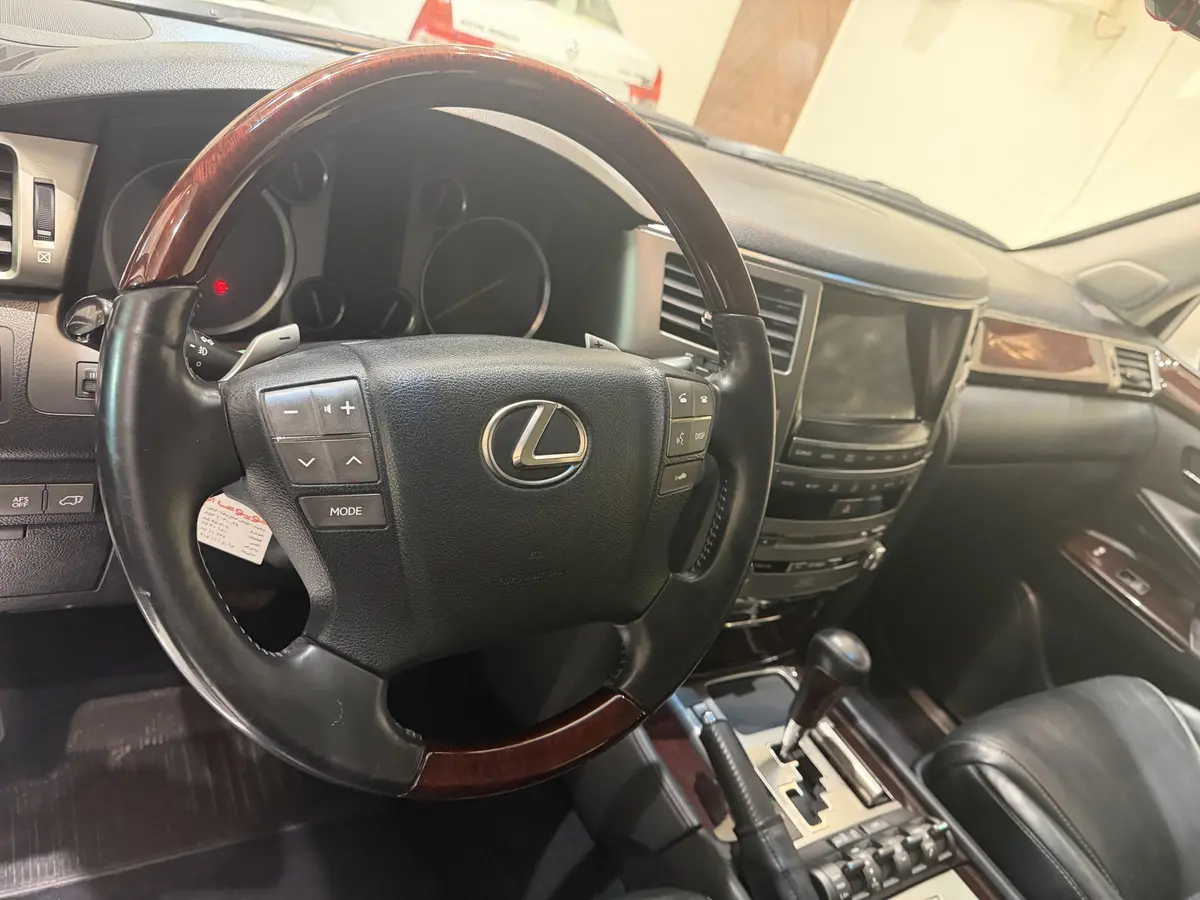 لکسوس،  LX