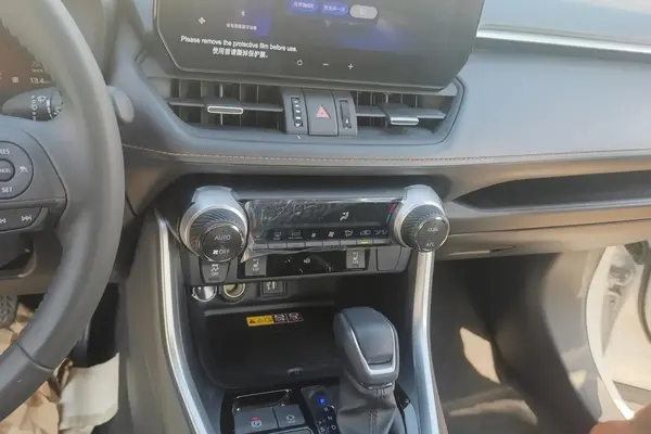 تویوتا، راوفور هیبرید