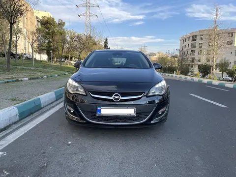اپل، آسترا سدان