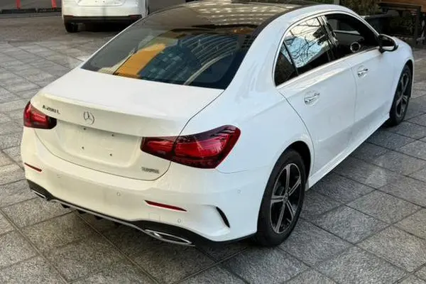 بنز، کلاس A سدان