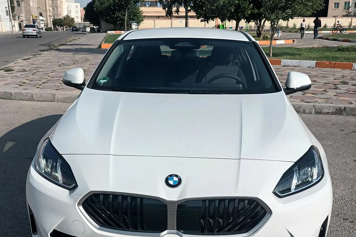 ب ام و،  سری 1 هاچ بک