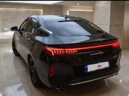 کی ام سی J7